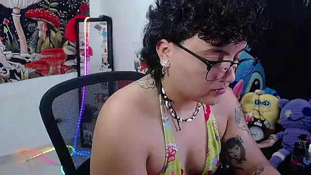 Snapshot of isabeautyx19 chatting on July 6, 8:11 pm isabeautyx19 online show from July 6, 8:11 pm