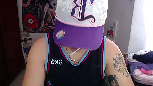 isabeautyx19 online show from May 5, 1:58 pm