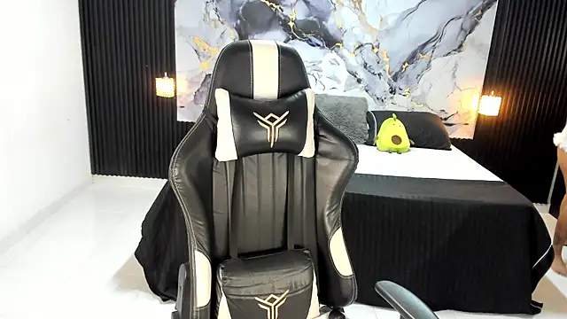 Ivy 16 online show from November 16, 1:16 pm