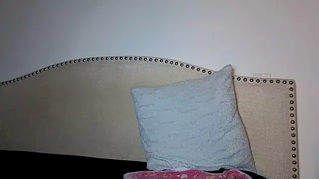 xoxcatt online show from February 1, 7:50 am