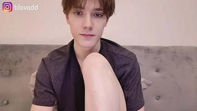 callmenineoneseven online show from February 17, 11:35 pm