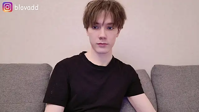 callmenineoneseven online show from February 20, 8:33 pm