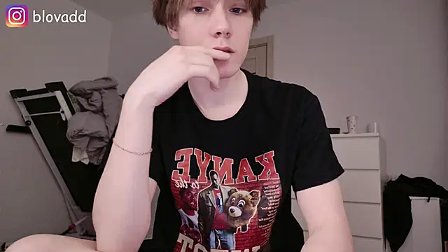 callmenineoneseven online show from May 1, 7:19 pm