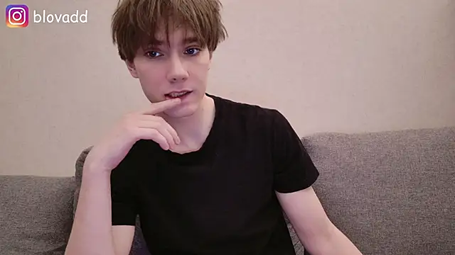 callmenineoneseven online show from February 16, 1:26 am