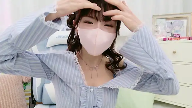 Snapshot of -minami- chatting on October 15, 12:13 pm -minami- online show from October 15, 12:13 pm