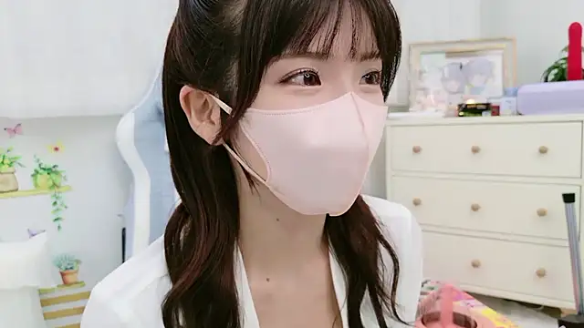 Snapshot of -minami- chatting on October 19, 12:08 pm -minami- online show from October 19, 12:08 pm