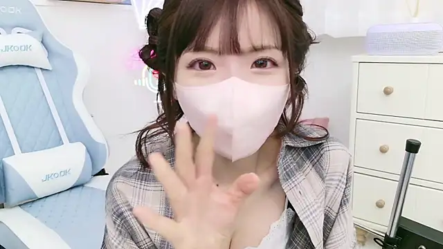 Snapshot of -minami- chatting on March 22, 12:04 pm -minami- online show from March 22, 12:04 pm