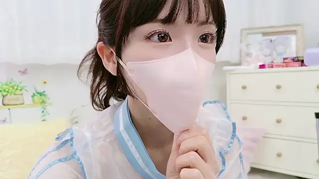 Snapshot of -minami- chatting on October 13, 12:18 pm -minami- online show from October 13, 12:18 pm