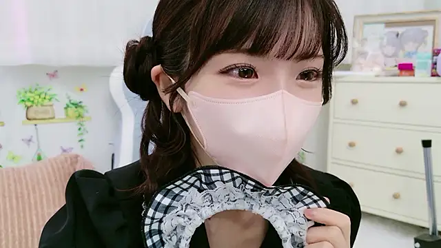 Snapshot of -minami- chatting on October 5, 12:07 pm -minami- online show from October 5, 12:07 pm