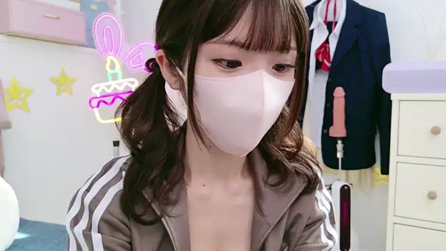 Snapshot of -minami- chatting on February 2, 3:32 am -minami- online show from February 2, 3:32 am