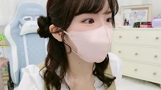 Snapshot of -minami- chatting on October 2, 12:08 pm -minami- online show from October 2, 12:08 pm