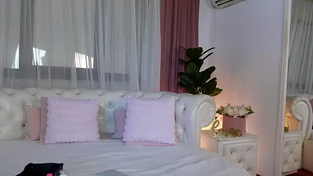 Snapshot of NinaCrystal1 chatting on June 14, 8:26 am NinaCrystal1 online show from June 14, 8:26 am
