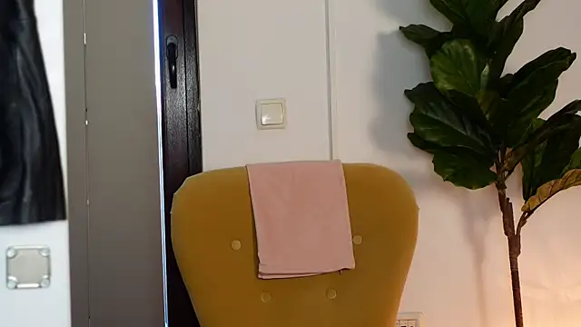 NinaCrystal1 online show from April 6, 5:08 am