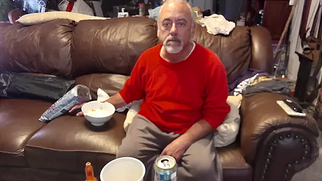 Snapshot of PincheDave4u chatting on February 12, 9:43 pm PincheDave4u online show from February 12, 9:43 pm