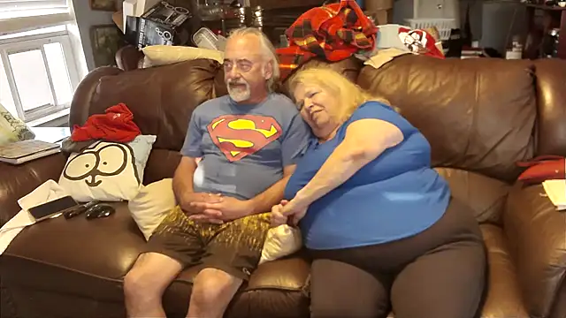 Snapshot of PincheDave4u chatting on February 26, 11:41 pm PincheDave4u online show from February 26, 11:41 pm