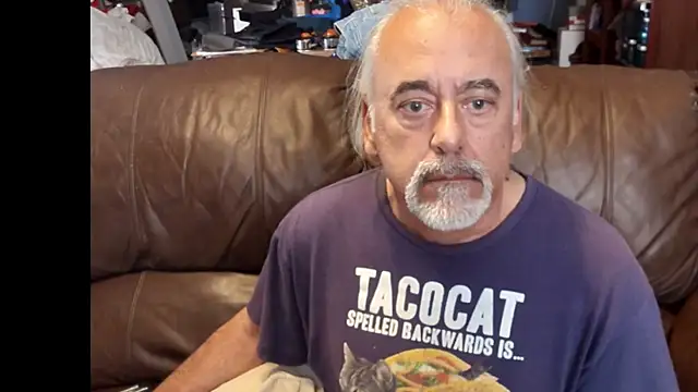 Snapshot of PincheDave4u chatting on March 13, 8:43 pm PincheDave4u online show from March 13, 8:43 pm