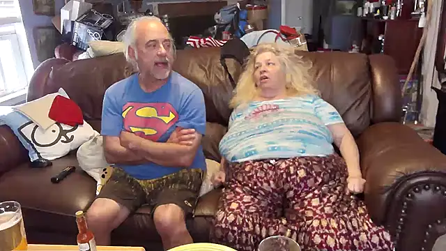 Snapshot of PincheDave4u chatting on March 2, 9:19 pm PincheDave4u online show from March 2, 9:19 pm