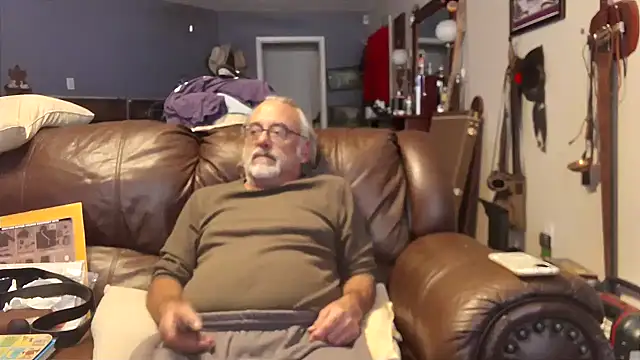 Snapshot of PincheDave4u chatting on December 26, 8:00 pm PincheDave4u online show from December 26, 8:00 pm