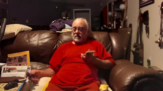 Snapshot of PincheDave4u chatting on December 24, 7:00 pm PincheDave4u online show from December 24, 7:00 pm