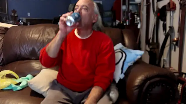 Snapshot of PincheDave4u chatting on February 9, 10:32 pm PincheDave4u online show from February 9, 10:32 pm