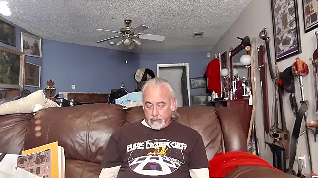 Snapshot of PincheDave4u chatting on January 31, 10:52 pm PincheDave4u online show from January 31, 10:52 pm