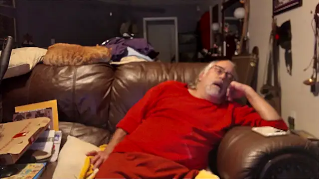 Snapshot of PincheDave4u chatting on December 24, 10:06 pm PincheDave4u online show from December 24, 10:06 pm