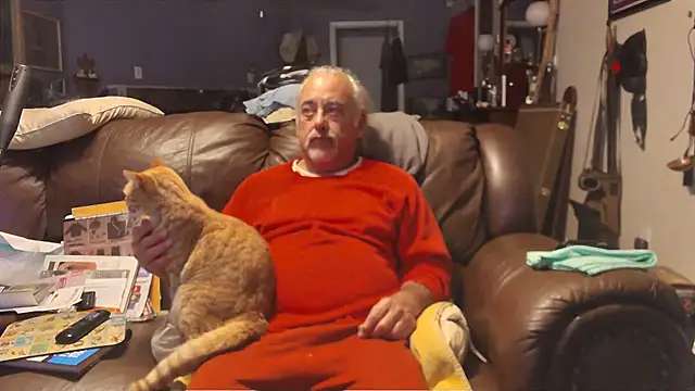 Snapshot of PincheDave4u chatting on January 3, 1:38 am PincheDave4u online show from January 3, 1:38 am