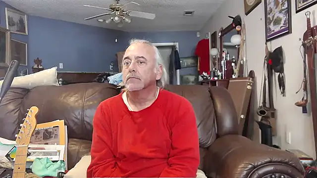 Snapshot of PincheDave4u chatting on January 15, 8:26 pm PincheDave4u online show from January 15, 8:26 pm