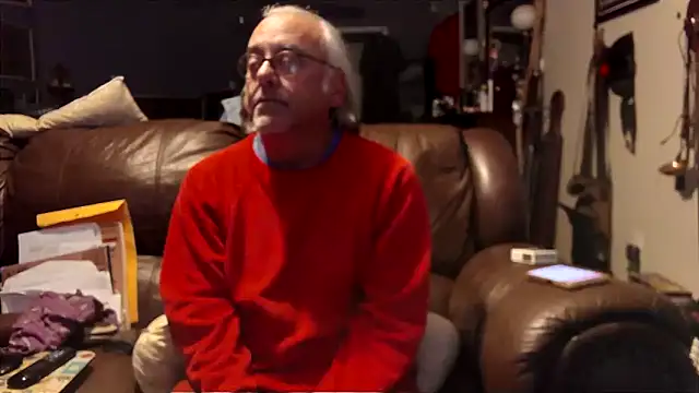 Snapshot of PincheDave4u chatting on December 1, 11:21 pm PincheDave4u online show from December 1, 11:21 pm