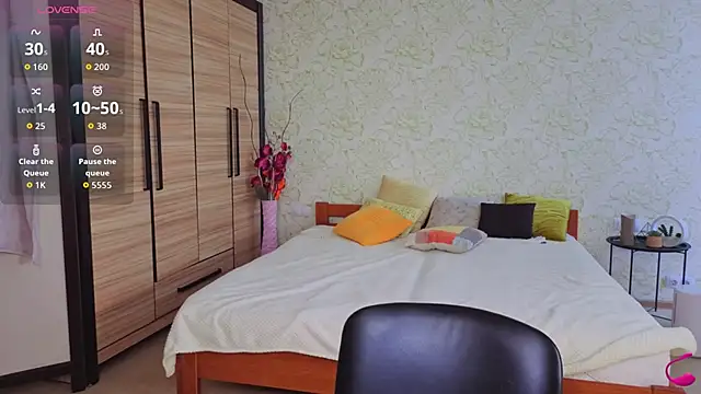 JulisSweet online show from November 1, 7:46 am