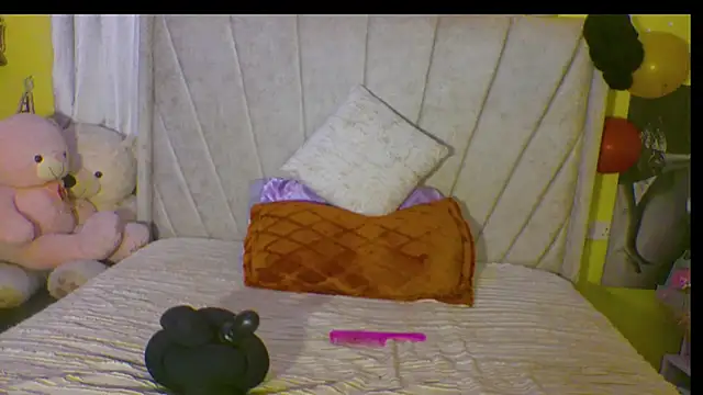 Snapshot of pyt_liyah chatting on February 18, 4:21 am pyt liyah online show from February 18, 4:21 am