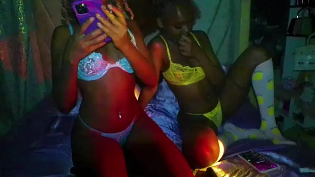 Snapshot of pyt_liyah chatting on February 12, 8:41 pm pyt liyah online show from February 12, 8:41 pm