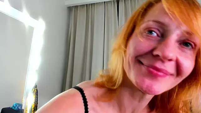 Snapshot of SquirtyAlisa chatting on September 12, 10:31 pm SquirtyAlisa online show from September 12, 10:31 pm