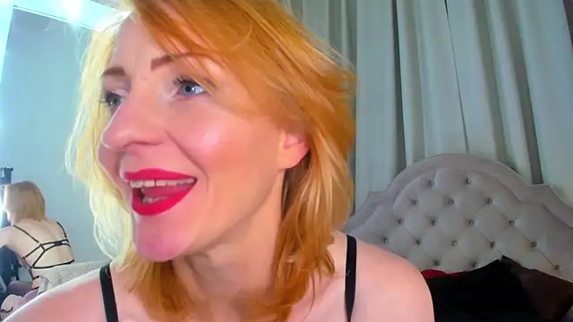 Snapshot of SquirtyAlisa chatting on September 18, 2:20 pm SquirtyAlisa online show from September 18, 2:20 pm