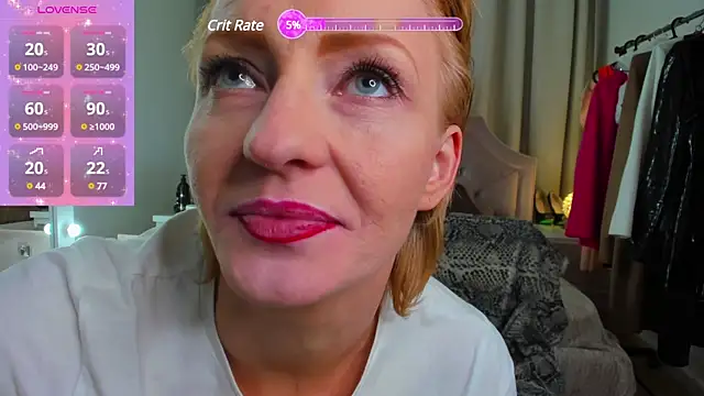 Snapshot of SquirtyAlisa chatting on February 3, 8:35 pm SquirtyAlisa online show from February 3, 8:35 pm
