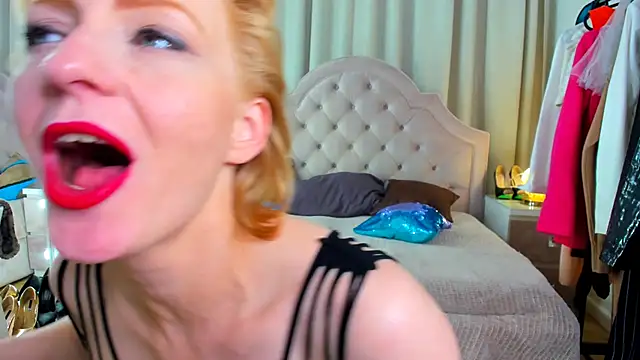 Snapshot of SquirtyAlisa chatting on February 25, 8:53 pm SquirtyAlisa online show from February 25, 8:53 pm