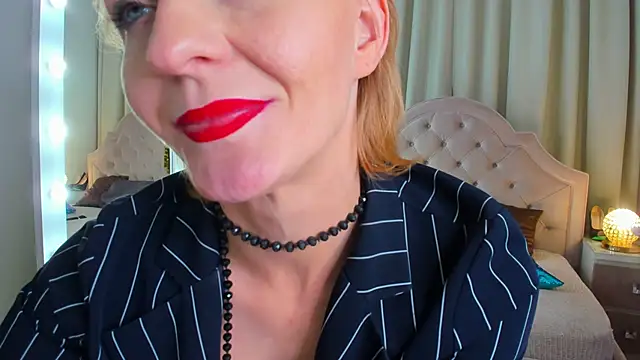 Snapshot of SquirtyAlisa chatting on February 11, 5:18 pm SquirtyAlisa online show from February 11, 5:18 pm