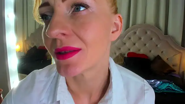 Snapshot of SquirtyAlisa chatting on September 21, 10:26 pm SquirtyAlisa online show from September 21, 10:26 pm