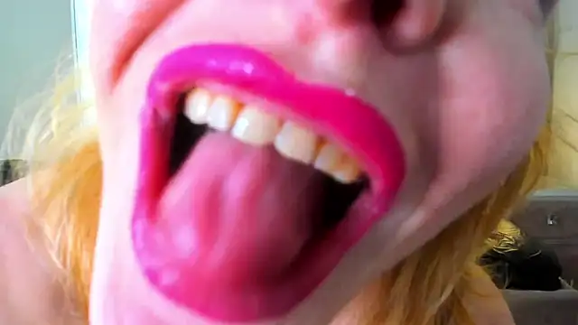 Snapshot of SquirtyAlisa chatting on September 8, 9:58 pm SquirtyAlisa online show from September 8, 9:58 pm