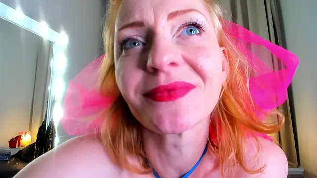 Snapshot of SquirtyAlisa chatting on October 5, 10:44 pm SquirtyAlisa online show from October 5, 10:44 pm
