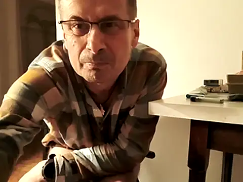 Snapshot of gendos777 chatting on December 18, 2:54 pm gendos777 online show from December 18, 2:54 pm