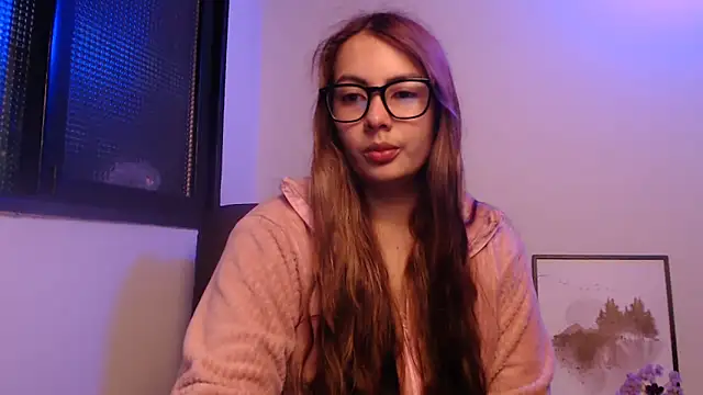 lalawhitte online show from April 22, 10:33 am