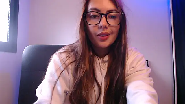 lalawhitte online show from April 23, 11:49 am