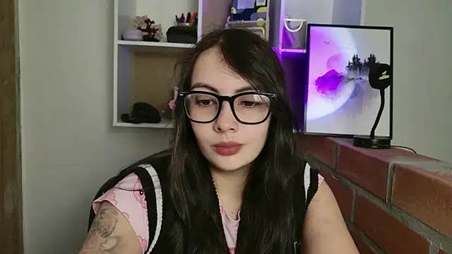 lalawhitte online show from May 27, 10:44 am