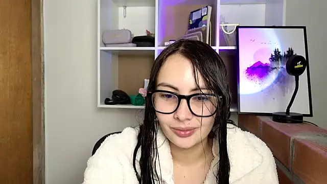 lalawhitte online show from June 3, 10:38 am