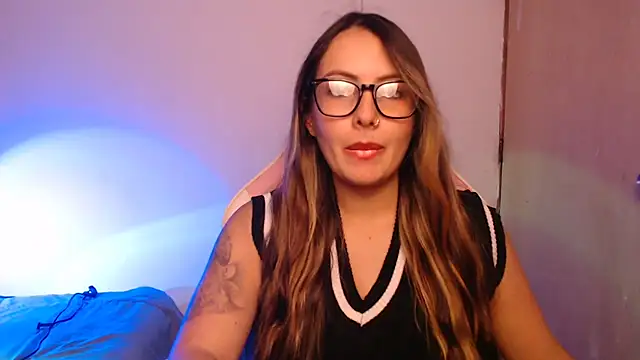 lalawhitte online show from November 6, 9:30 pm