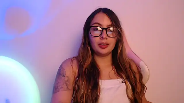 Snapshot of lalawhitte chatting on December 19, 9:39 pm lalawhitte online show from December 19, 9:39 pm