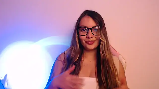 Snapshot of lalawhitte chatting on December 16, 10:36 pm lalawhitte online show from December 16, 10:36 pm