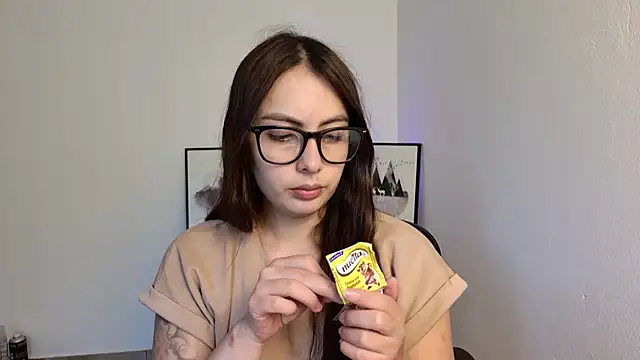 lalawhitte online show from July 18, 4:37 pm