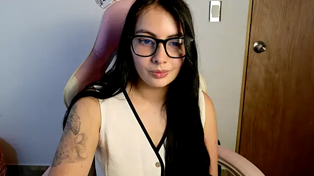 lalawhitte online show from May 8, 8:56 pm